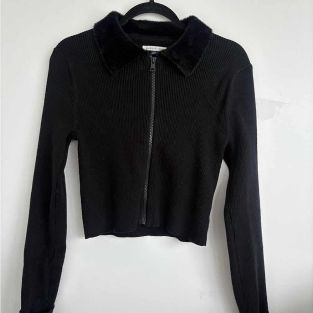 American Eagle Ribbed Black Crop Zip Up with Faux Fur Collar